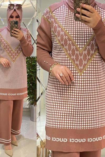 Etek ucu yazılı triko takım gül