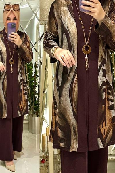 Mia üçlü takım mürdüm