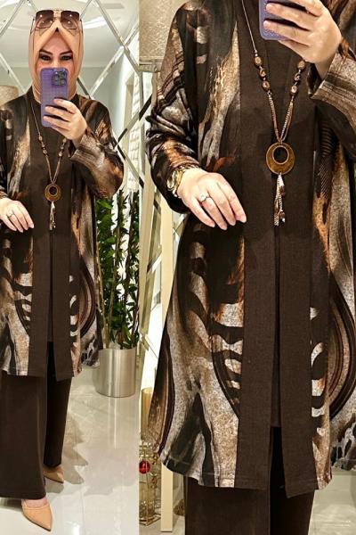 Mia üçlü takım kahve